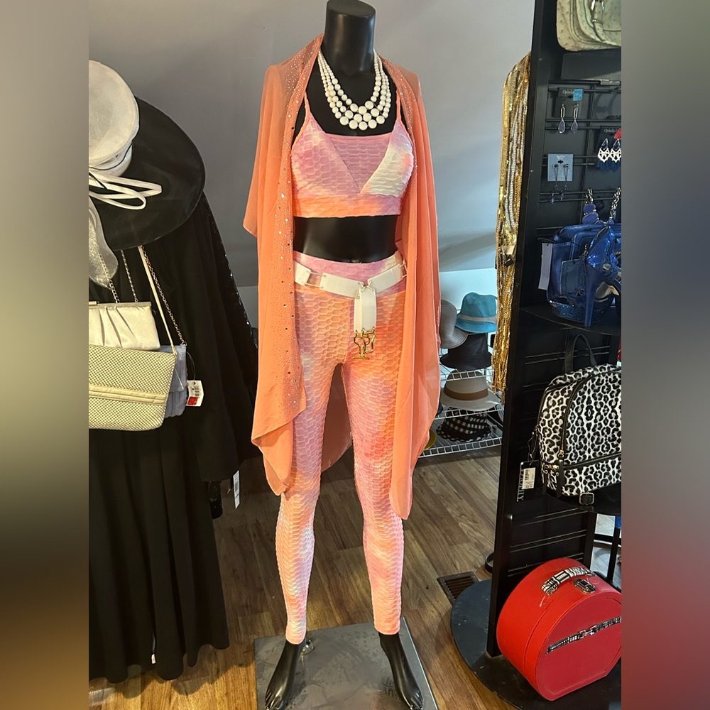 Women’s jewelry, hats, purses , clothing and accessories each sold separately